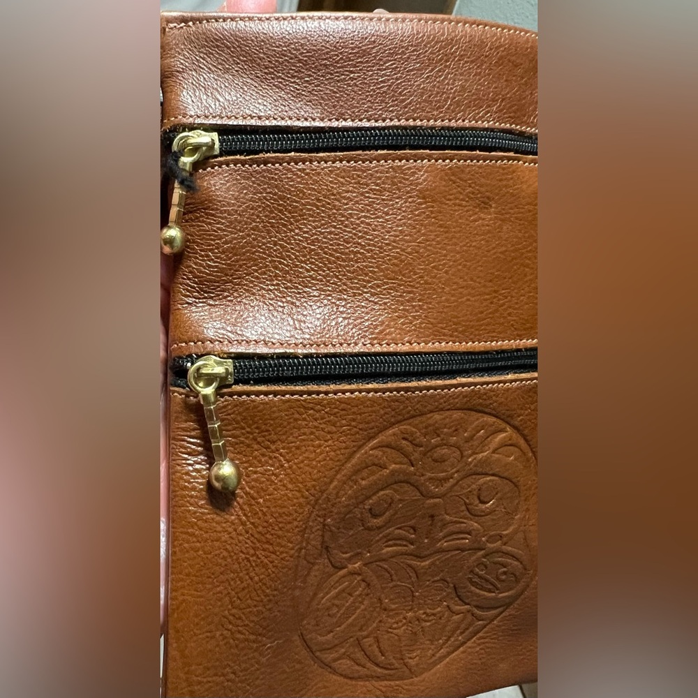 NWT Spirit of the Wild Bill Helin Designed Leather Native Crossbody Travel Bag - Picture 11 of 12